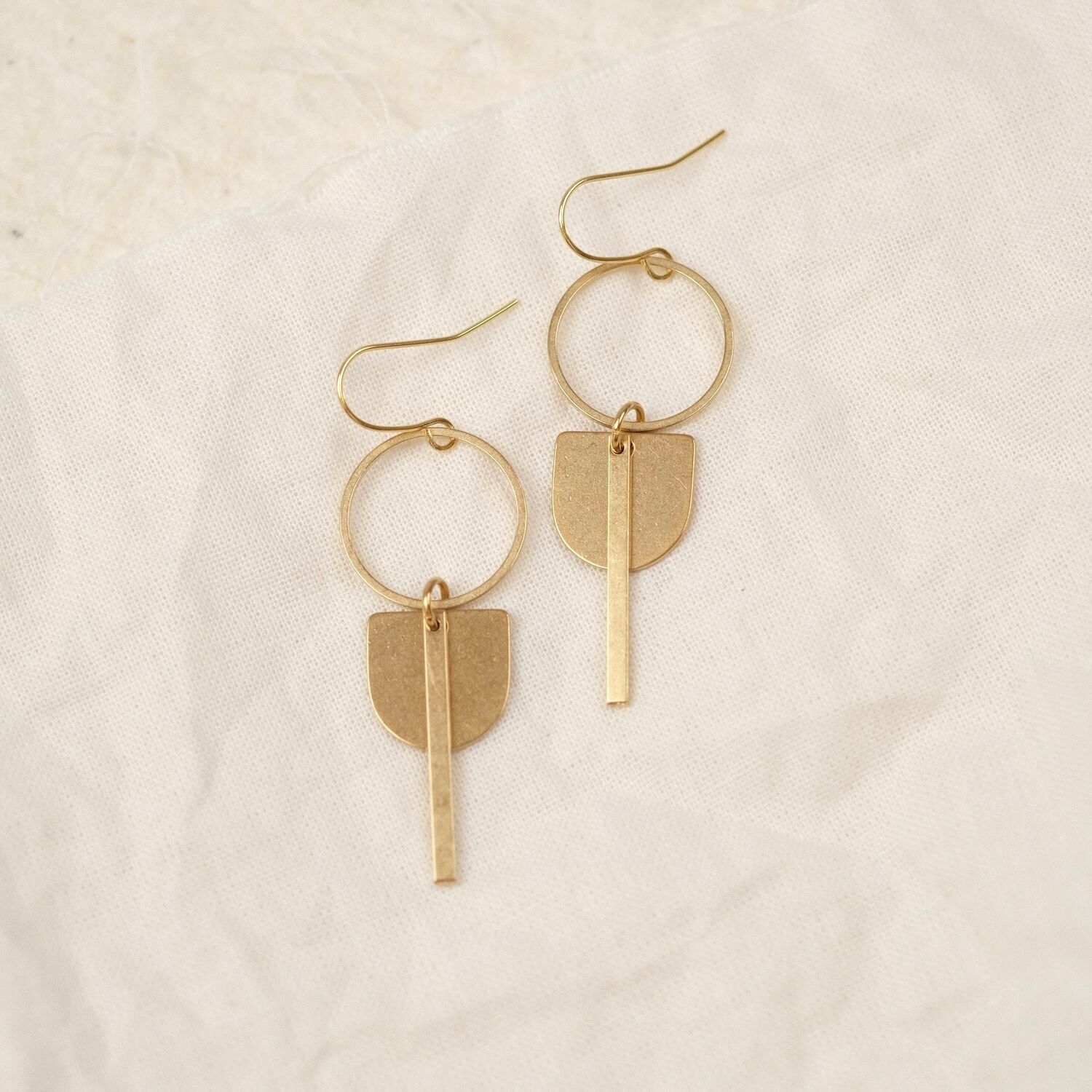 Goldene Statement Ohrringe aus Messing - SANTA FEE