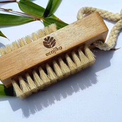 Cepillo de uñas de bambú