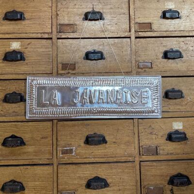 Hammered aluminum plate - LA JAVANAISE