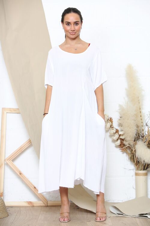 White relaxed dress with pockets
