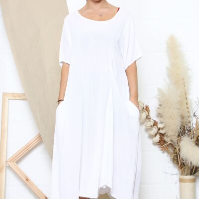 White relaxed dress with pockets