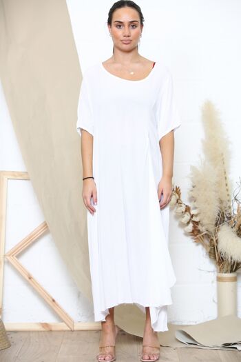 Robe blanche décontractée avec poches 3