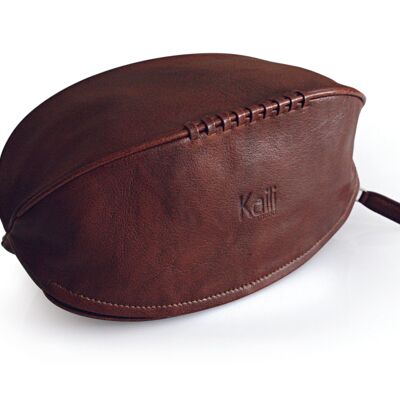 K0011BB | Estuche de Belleza "Pelota de Rugby" en Piel Verdadera - Color: Marrón Oscuro - Elástico interno para sujetar botellas - Cierre con cremallera - Dimensiones: 35 x 14 x 14 cm - Embalaje: bolsa TNT