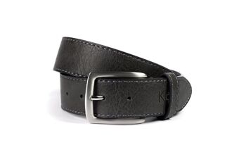 K4008KB | Ceinture pour hommes en cuir doublé avec finition Pu. Couleur anthracite. Dimensions : 125 x 3,8 x 0,5 cm (tour de taille 110 cm). Conditionnement : Boîte cadeau fond/couvercle rigide 1