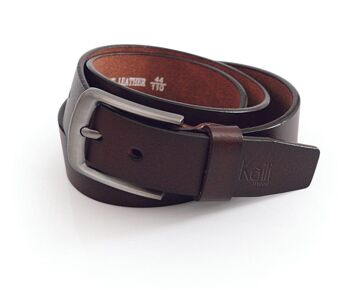 K4003BB | Ceinture Homme en Cuir Véritable, Lisse. Couleur marron foncé. Dimensions de la boucle en bronze à canon : 120 x 3,7 x 0,5 cm (tour de taille 105 cm). Conditionnement : Boîte cadeau fond/couvercle rigide 2