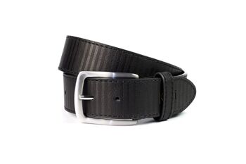 K4009AB | Ceinture pour homme Allover en cuir doublé avec finition PU. Coloris noir Dimensions : 125 x 3,8 x 0,5 cm (tour de taille 110 cm). Conditionnement : Boîte cadeau fond/couvercle rigide 1