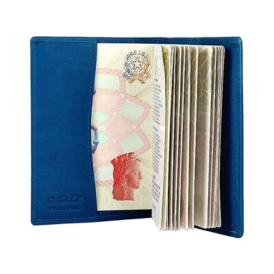 K10237MB | Funda para pasaporte en auténtica piel plena flor, con leve flor. Color azul vaquero. Dimensiones cuando está cerrado: 10 x 14 x 1 cm - Embalaje: fondo rígido/tapa Caja de regalo