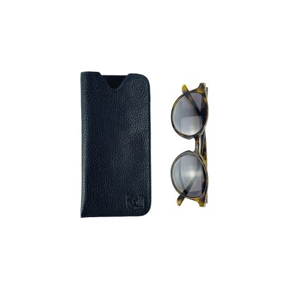K0030AB | Glasses Case in Genuine Full-grain Leather, grained dollar - Color Black - Dimensions: 8,5 x 16,5 x 0,5 cm - Packaging: Tnt bag