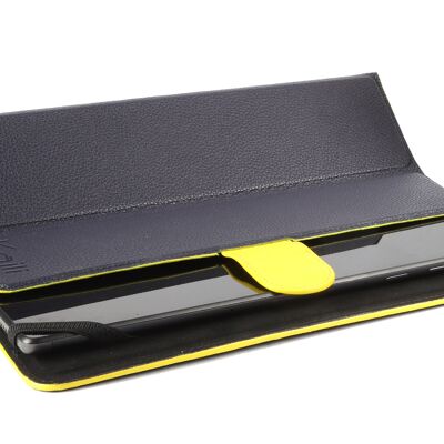 K0033DB | Case for Tablet Genuine Leather, full grain, dollar grain. Col. Blue with Yellow edges. Contrasting tab closure. Dimensions: 19.5 x 25.2 x 1 cm. Packaging: Tnt bag