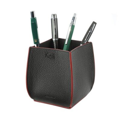 K0032AB | Schreibtisch-Stifthalter aus echtem Leder, Vollnarbung, Dollar-Maserung. Farbe Schwarz mit roten Rändern. Abmessungen: 8,5 x 8,5 x 12 cm. Verpackung: TNT-Beutel