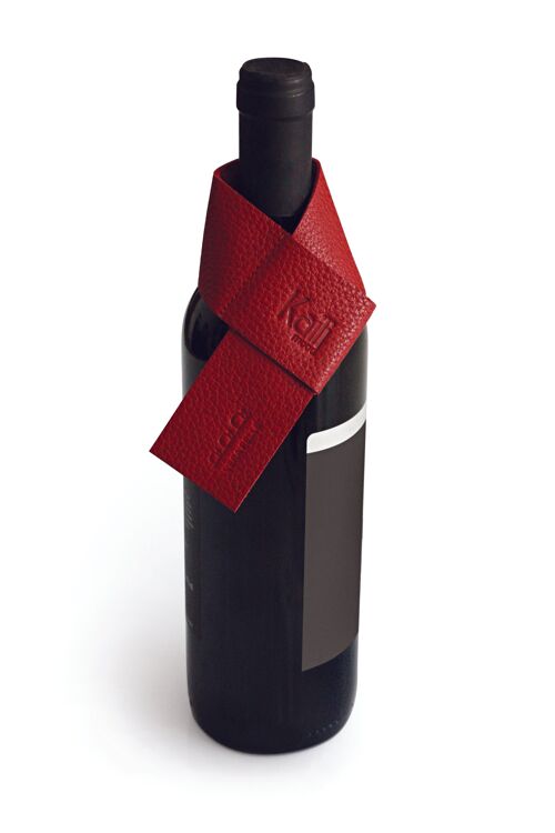 K0010VB | Salvagoccia per Bottiglia Made in Italy in Vera Pelle pieno fiore, grana dollaro - Colore Rosso. Dimensioni: cm 27 x 4 x 0,5.  Confezione: Gift Box rigido fondo/coperchio