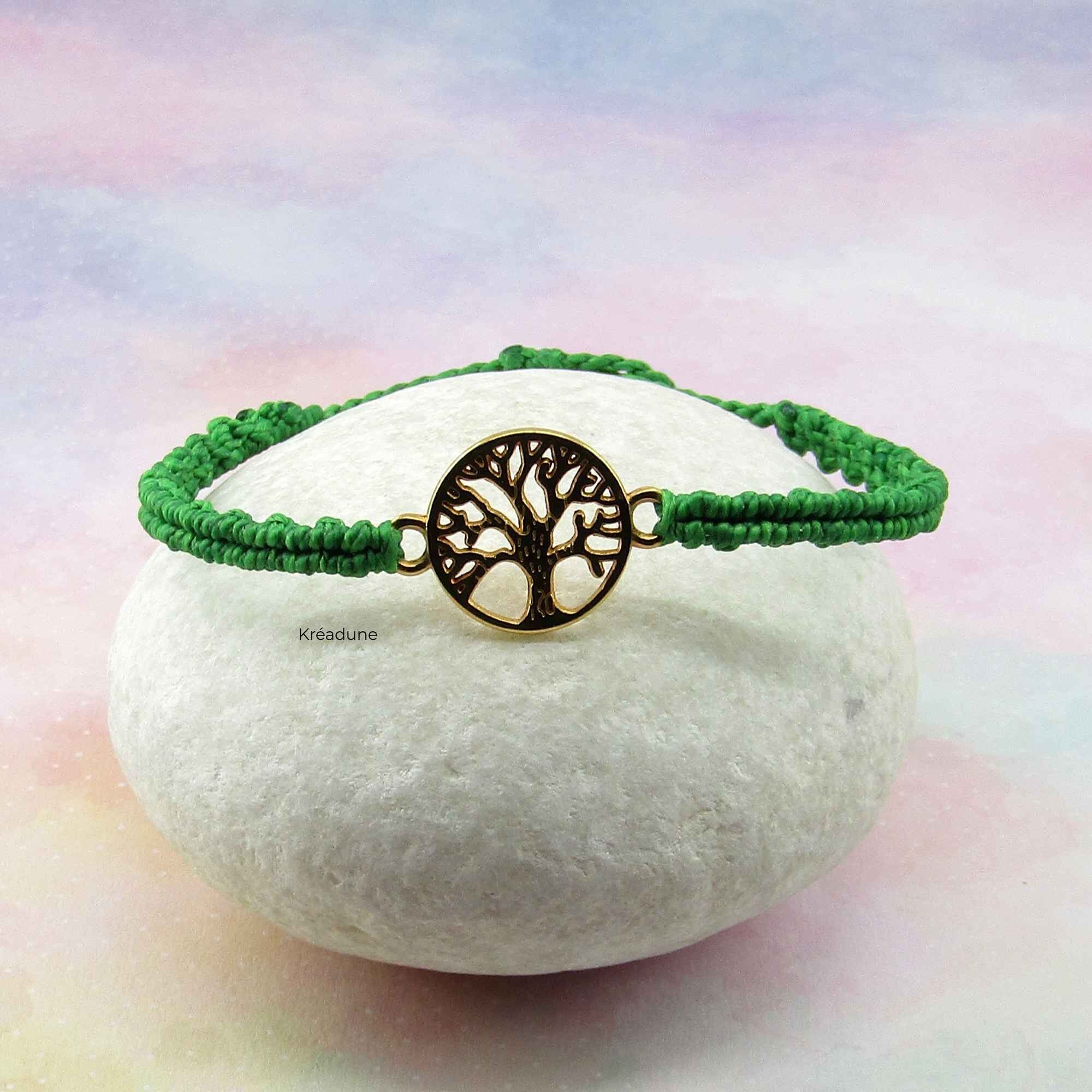 Bracelet micro-macramé vert avec arbre de vie