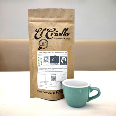 BIO- und Fairtrade-Kaffeespezialitäten. „Doppeletikett“