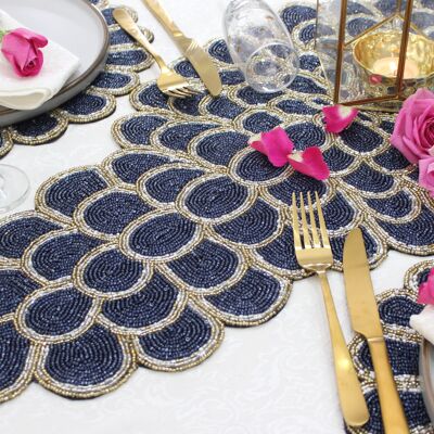 Blaue und goldene Blütenblätter, handgefertigt, handbestickter Tischläufer