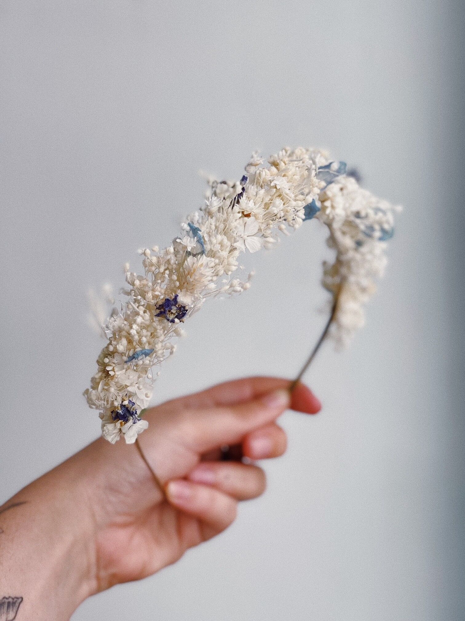 Cerchietto con fiori secchi