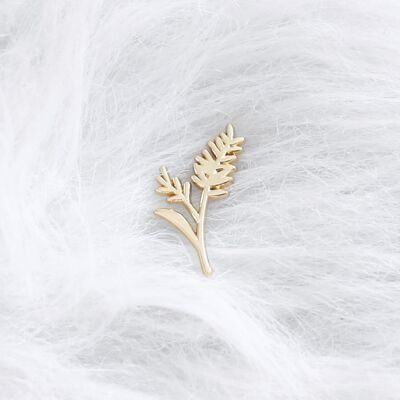 Gold grass pin