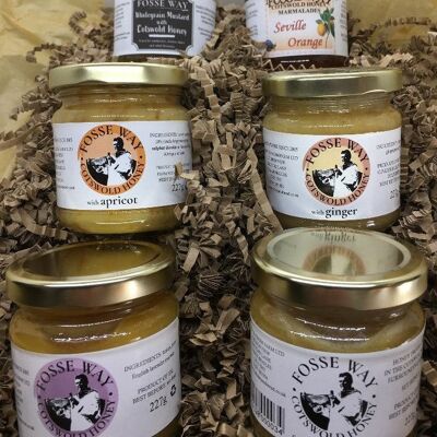 The 'Chipping Campden' Honey Box - 6 jars packed in our cardboard gift box.