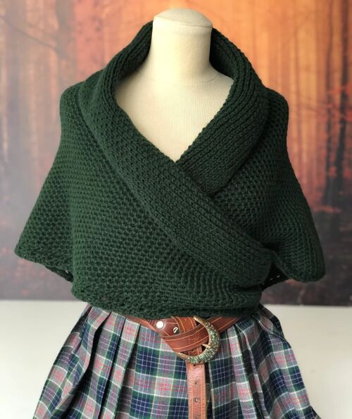 Mantón Outlander verde hecho a mano inspirado en el de Claire - Cottagecore