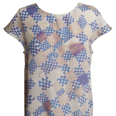 Graphically patterned summer top blue