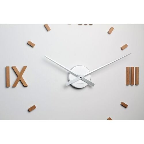 aus Kernbuchenholz: HolzKaspero Kasper'o'clock - die besondere Wanduhr - silber
