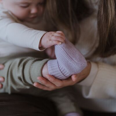 Cashmere & Merino Baby Booties in Lilac