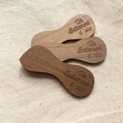 Small spatula in cosmetic walnut wood