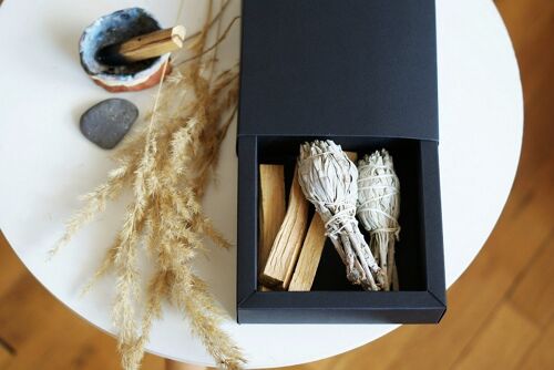 White Salvia 2 pc. and Palo Santo 3 pcs. in a PACHAMAMA gift box