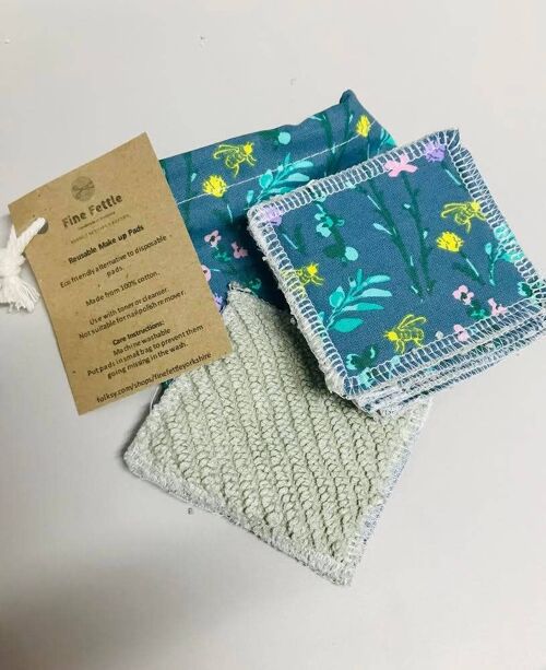 Reusable makeup / face cleansing pads in drawstring pouch