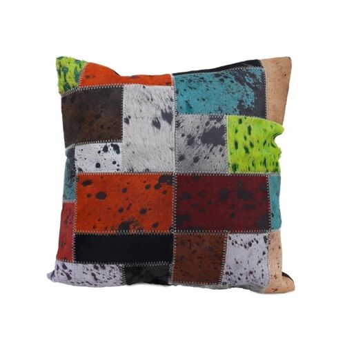 Coussin 45x45 carrecm NIELDA Multicolore. Tapis artisanal en Peau de bête