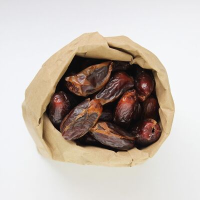 Organic dates pitted