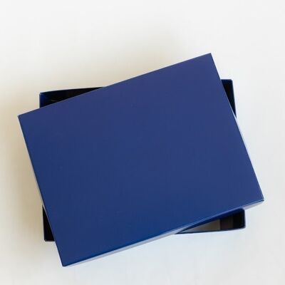 KLEIDUNG BLUE BOX
