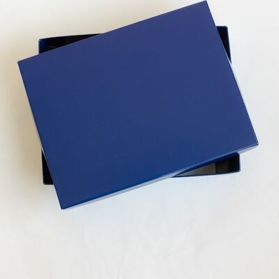 GARMENT BLUE BOX