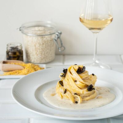 Tagliatelle emiliane con crema di baccalà e tartufo