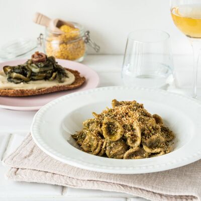 La cena pugliese: friselle integrali e orecchiette alle cime di rapa