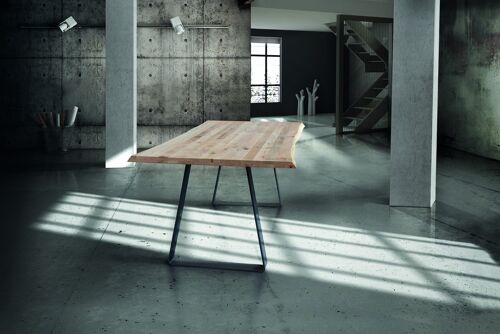 Tavolo OLTRARNO con piano in legno massello di sp. 4 cm e struttura in 160x90 cm