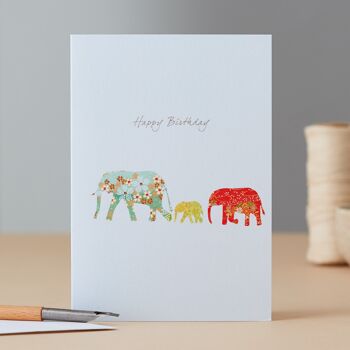 Carte d'anniversaire de famille d'éléphant
