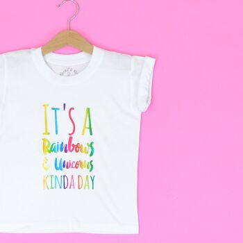 C'est un arc-en-ciel et des licornes Kinda Day T-shirt ENFANT 2