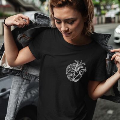 Schwarzes tailliertes T-Shirt mit Herz/Gehirn