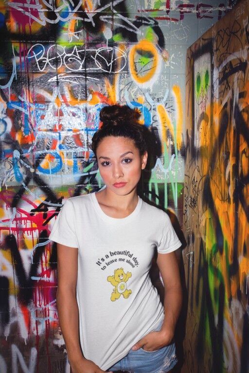 Lassen Sie mich allein angepasstes T-Shirt