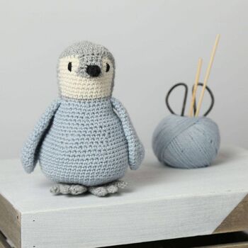 Kit de crochet Poppy le pingouin 1