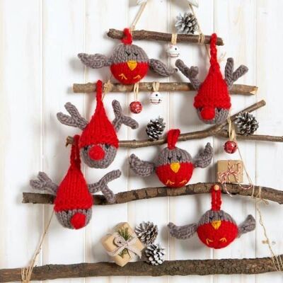 Reindeer and Robin Baubles Knitting Kit