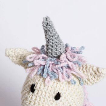 Kit de tricot Lucy la Licorne 2