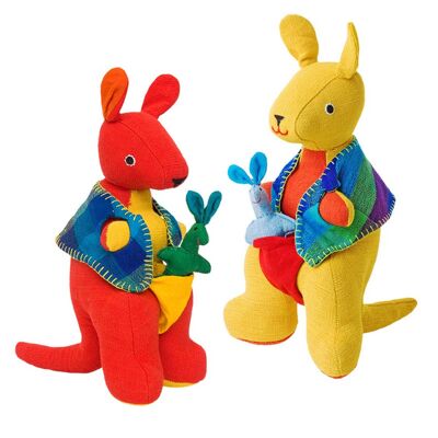 Kangourou en peluche avec bébé