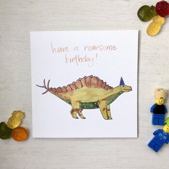 Carte d'anniversaire, jeu de mots dinosaure Stegosaurus "avoir un anniversaire rugissant" 1