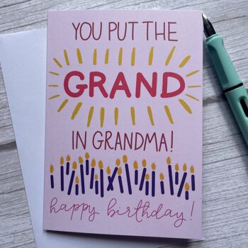 Vous mettez le grand dans la carte d'anniversaire de grand-mère 4