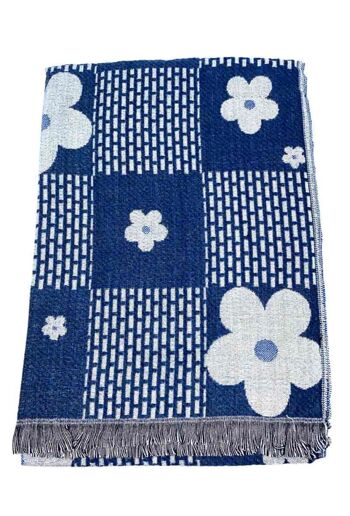 foulard en laine bleu. 3