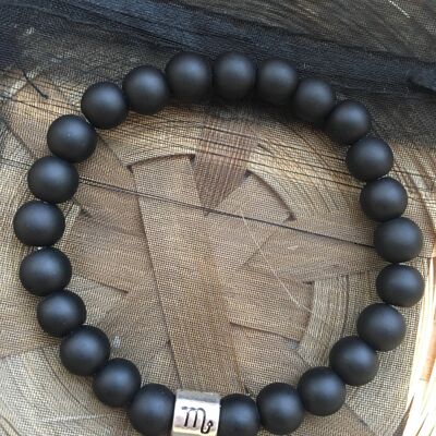 Pulsera negra mate con signo zodiacal de Escorpio