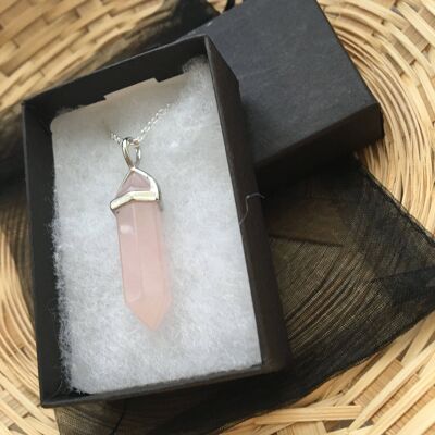 Collar de piedras preciosas curativas de plata y cuarzo rosa