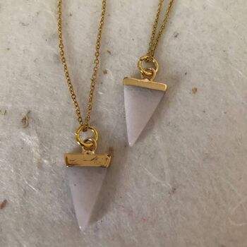 Quartz blanc et or collier de pierres précieuses de guérison stylo triangle 4