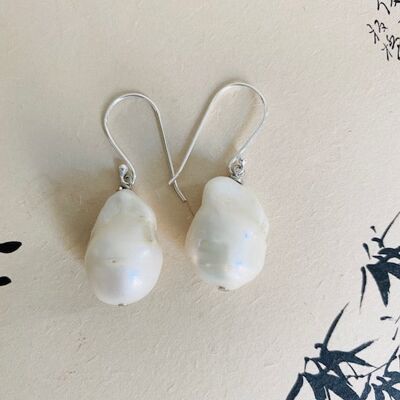 Earrings: Feminine Baroque